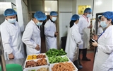 嚴(yán)格落實(shí)學(xué)校主體責(zé)任，堅(jiān)決筑牢食品安全防線