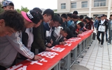 汽車(chē)工程系舉行“5.25，我愛(ài)我”心理健康主題簽名活動(dòng)